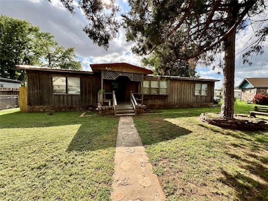 311 N 2nd St, Thomas, OK 73669 - photo 2