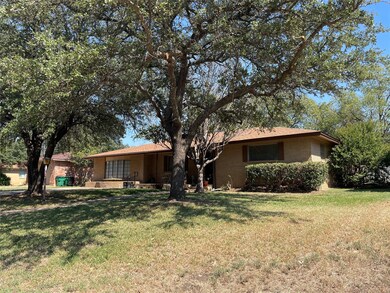 712 S Dixie St, Eastland, TX 76448 - photo 3