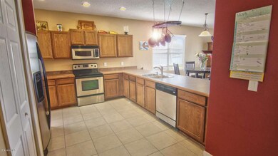 Gourmet Kitchen w/ Stainless Appliances