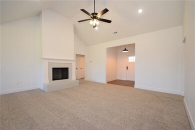 1010 Sugar Pine St, Tontitown, AR 72762 - photo 4