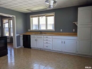 800 N Main St, Harrisburg, IL 62946 - photo 3