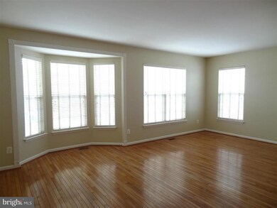 25549 Gwynneth Square, Chantilly, VA 20152 - photo 4