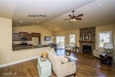 5620 Prairie Grass Dr, Johnston, IA 50131 - photo 2