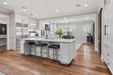 7001 Woodlawn-12