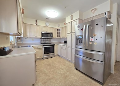 289 Cardiff Ct unit B, Ridge, NY 11961 - photo 6