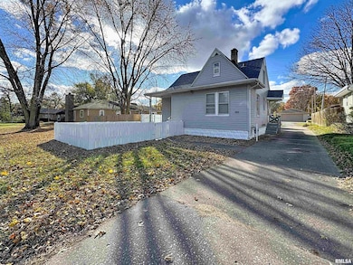 2350 38th St, Rock Island, IL 61201 - photo 3