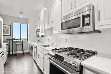 Greenwich Lodge unit 6C, Greenwich, CT 06830 - photo 5