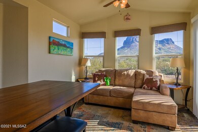 Great rm w dining table & great views