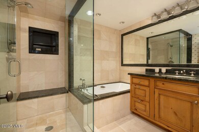 2504_treetops_4e_interior_bath03