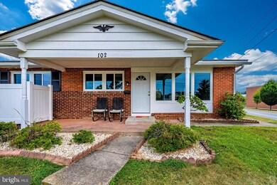 102 Madison St, Frederick, MD 21701 - photo 4