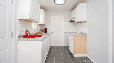 1284 E 127th St, Los Angeles, CA 90059 - photo 5