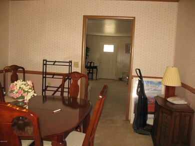5738 Box R Dining