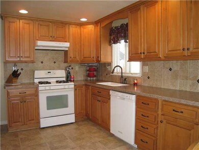 Kitchen. Complete update in 2007,from maple cabine