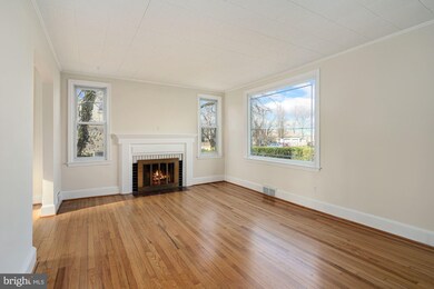 6710 Oak Dr, Alexandria, VA 22306 - photo 2