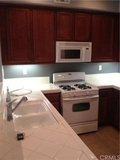 Kitchen w Breakfast Bar