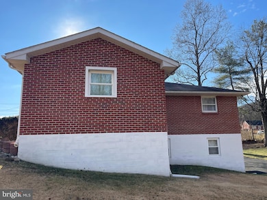 1806 Holland St, Cumberland, MD 21502 - photo 4