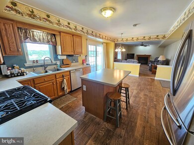 4509 Hillside Rd, Reading, PA 19606 - photo 4