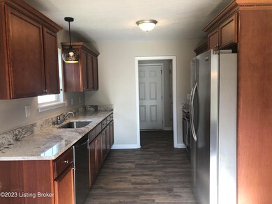 8801 Ruby Way, Louisville, KY 40219 - photo 7