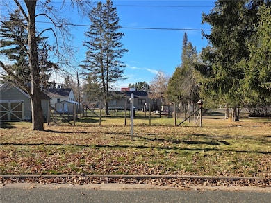 814 E 4th St N, Ladysmith, WI 54848 - photo 2