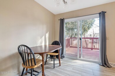 4 Red Oak Dr, Schenectady, NY 12302 - photo 5