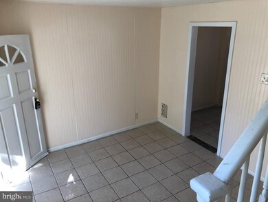 983 Trent Rd, Camden, NJ 08104 - photo 3