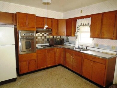 6 Crestwood Ave, Troy, NY 12180 - photo 4