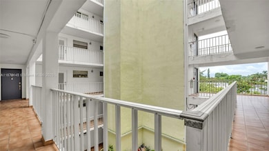 8001 Crespi Blvd unit 4B, Miami Beach, FL 33141 - photo 2