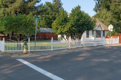 302 Oak St, Rogue River, OR 97537 - photo 7