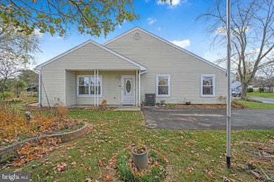 2525 Mckinley Ave, Reading, PA 19609 - photo 4