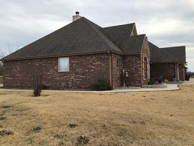 807 S Tallchief Ave, Skiatook, OK 74070 - photo 3