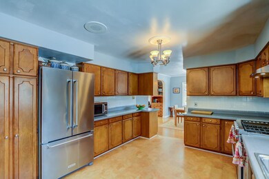 5554 Shamrock Ln, Fitchburg, WI 53711 - photo 6