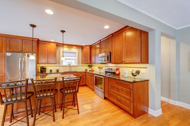 233 S Commonwealth Ave, Aurora, IL 60506 - photo 7