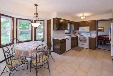 Eat-in Kitchen