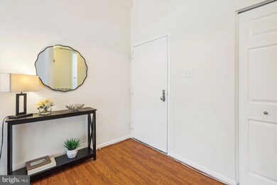 130 Roberts Ln unit 100, Alexandria, VA 22314 - photo 3
