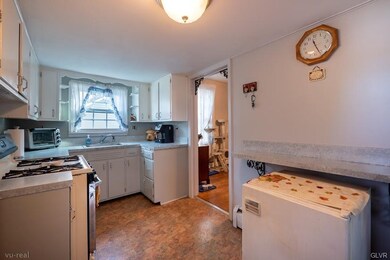 145 Madison St, Freemansburg, PA 18017 - photo 7