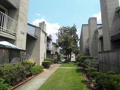 2011 Spenwick Dr unit 229, Houston, TX 77055 - photo 3