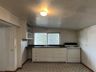 392 Walnut St, Weed, CA 96094 - photo 3