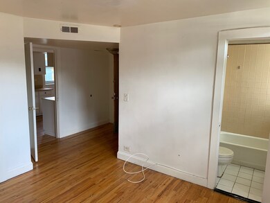 3520 W Cullom Ave unit B, Chicago, IL 60618 - photo 5