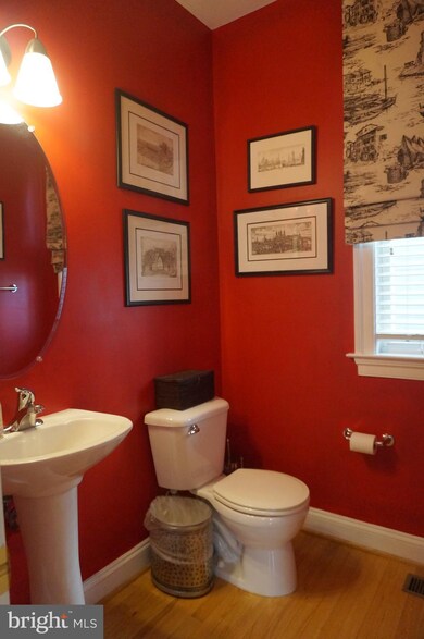 1113 Lincoln Ave, Falls Church, VA 22046 - photo 7