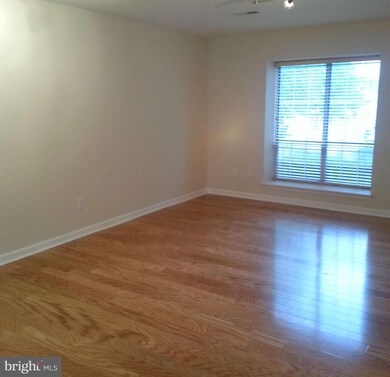 146 Edinburgh Square, Sterling, VA 20164 - photo 3