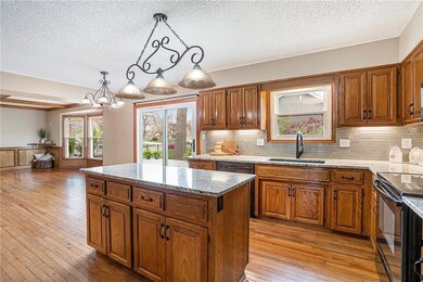 9325 Twilight Ln, Lenexa, KS 66219 - photo 7