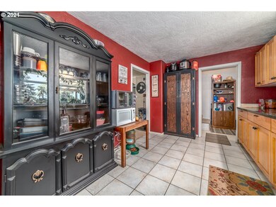 1050 N 5th St, Creswell, OR 97426 - photo 6