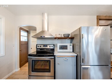 309 W 11th St, the Dalles, OR 97058 - photo 6