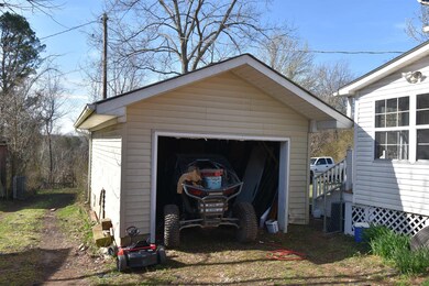 112 Perry St, Linden, TN 37096 - photo 3