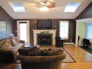 16 Concannon Cir, Weymouth, MA 02188 - photo 3