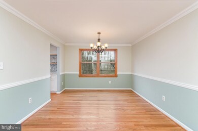 8053 Galla Knoll Cir, Springfield, VA 22153 - photo 3