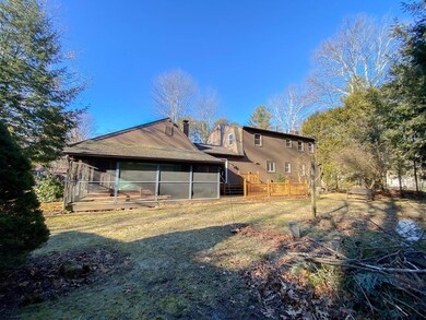 53 Hannum Brook Dr, Easthampton, MA 01027 - photo 2