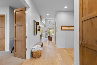 6-web-or-mls-60478 Kangaroo Loop, Bend (