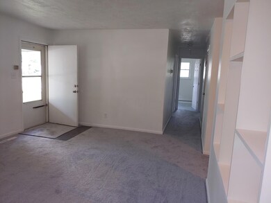 1640 Dundee Living 3