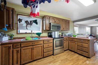 147 Garfield St, Sumas, WA 98295 - photo 4